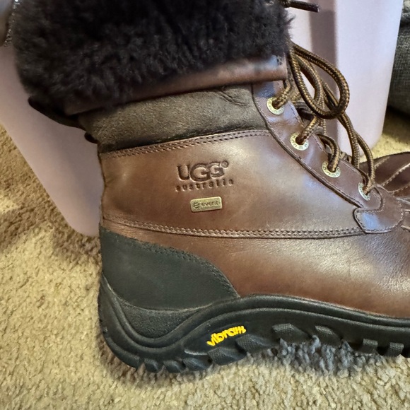 UGG Women’s Adirondack Chocolate and Charcoal Boots - Picture 3 of 8